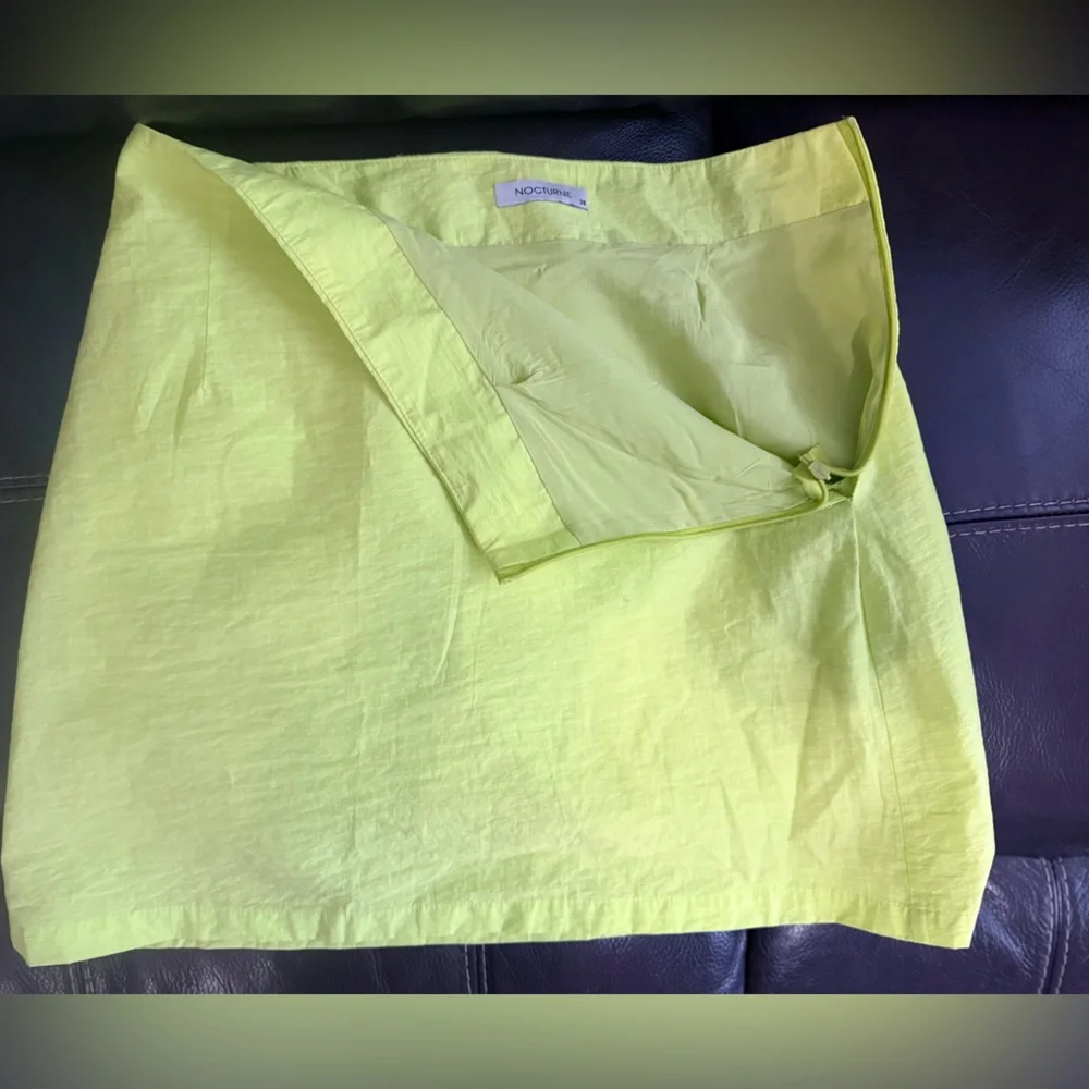 Nocturne | euc size 38 | neon Yellow green Mini Skirt. Retro, see description